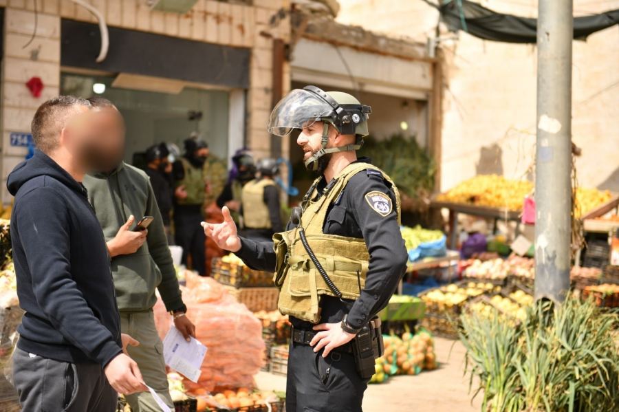 حملة للشرطة في بلدة كفرعقب شمالي القدس